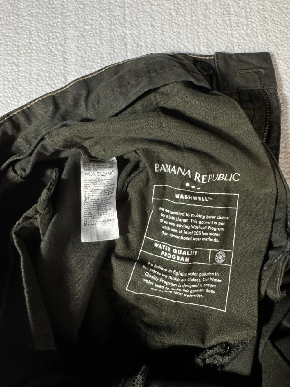 Banana Republic lived-in Men’s Olive Chinos - Classic Straight Fit